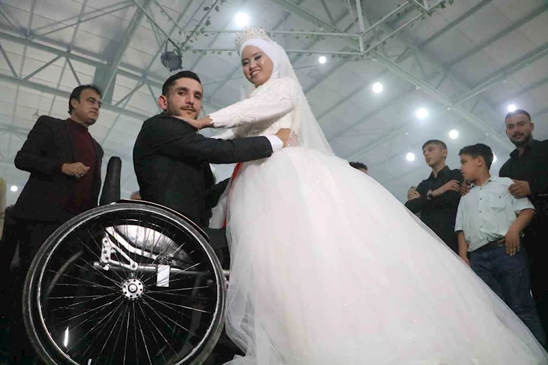 Sosyal medyada başlayan 13 bin kilometrelik aşk engel tanımadı
