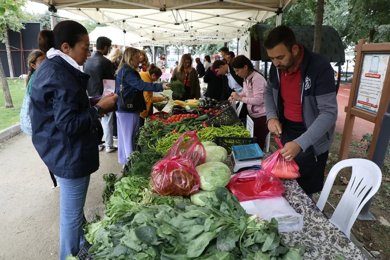 Eyüpsultan Belediyesi Yerel Üreticilerle Dayanışma Pazarı Kurdu