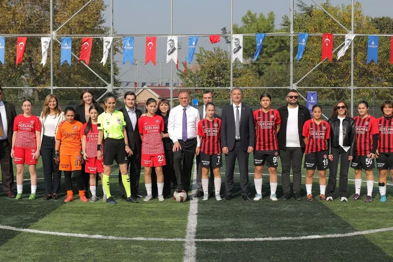 İBB, BALAT SPOR TESİSLERİ’Nİ BAŞTAN AŞAĞI YENİLEDİ