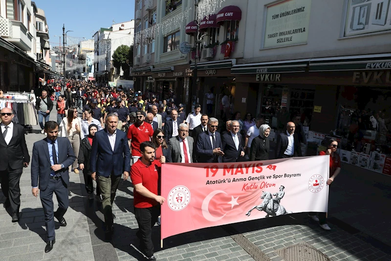 Eyüpsultan’da 19 Mayıs kutlamaları gençlik yürüyüşüyle başladı