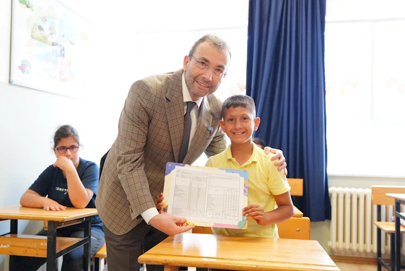 Başkan Ahmet Cin, Öğrencilerin Karne Sevincine Ortak Oldu